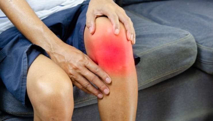 Dolore al ginocchio: i segnali di un problema serio